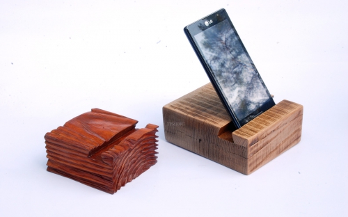 Фигурная подставка для смартфона из дерева, сосна